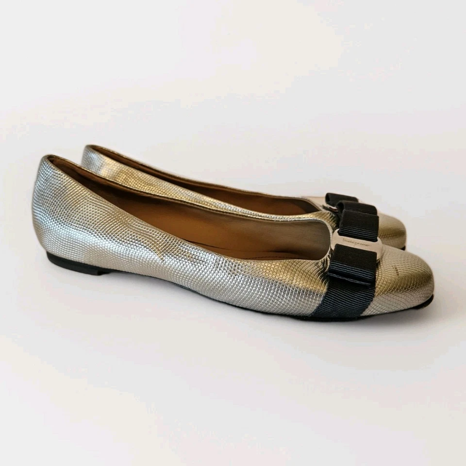 Salvatore Ferragamo Varina arco plano plata 7 B Foto 2 de 4