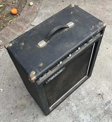 Vintage 1970’s Marlboro 520B Combo Guitar & Bass Amp 15” Spkr - Picture 2 of 7
