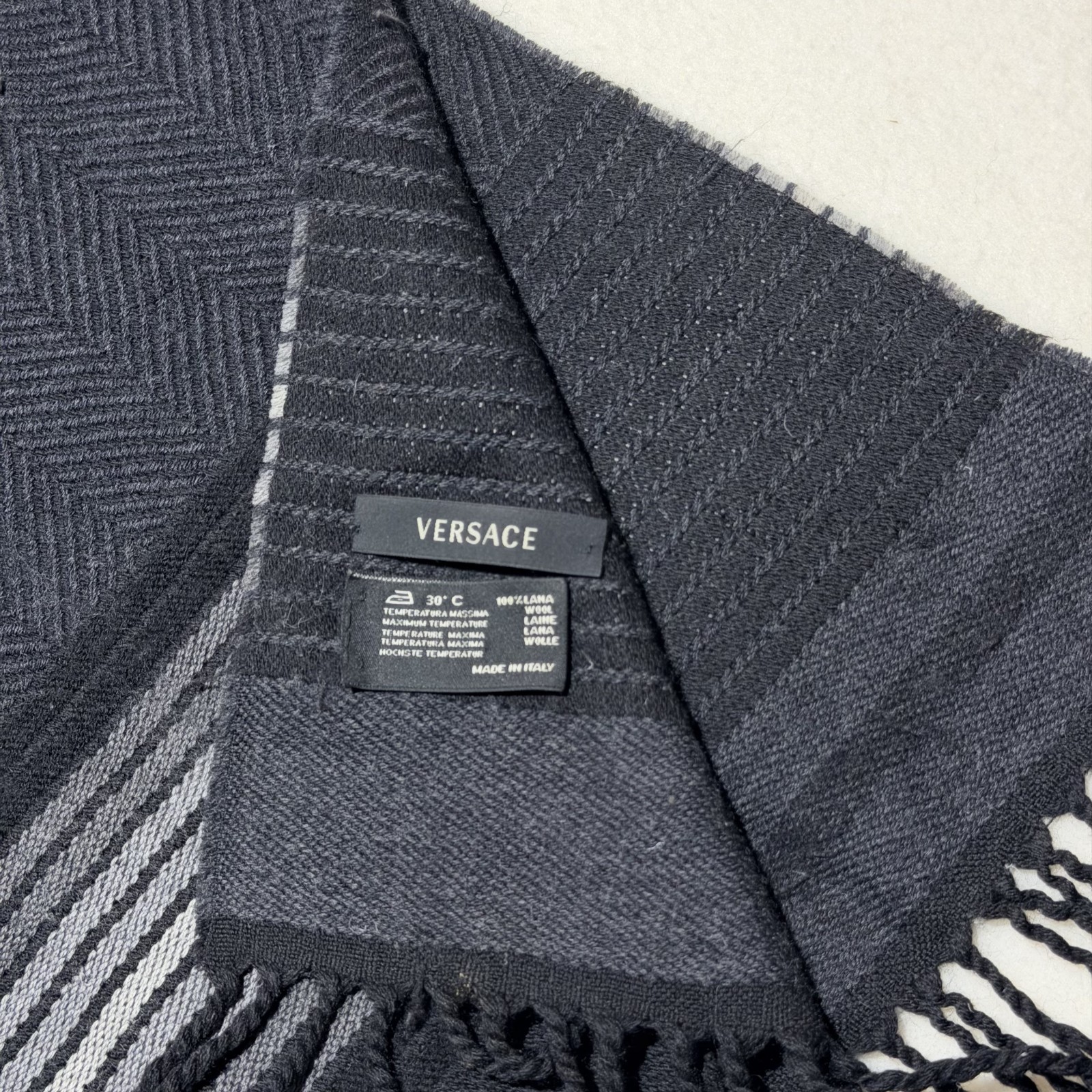 Versace Medusa Logo Black Gray Wool Scarf Preppy Designer Made In Italy thumbnail 4