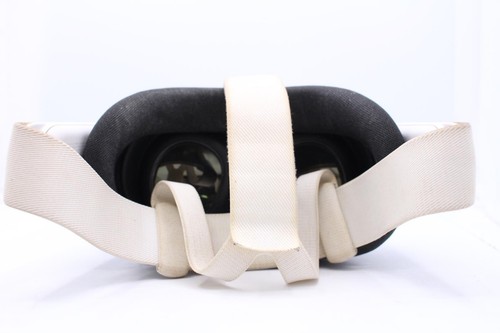 Meta Quest 3 All-in-One VR Headset - White (899-00579-01) - Picture 5 of 7