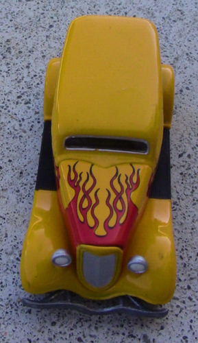 2000 Johnny Lightning Hot Rods 1933 Ford Delivery Van Yellow w/Red Flames MINT - Picture 3 of 4