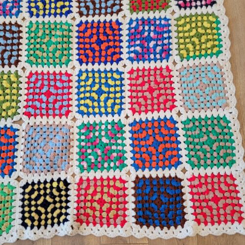 Vintage gehäkelte afghanische Decke Granny Squares schöne Farben 54" x 60" - Bild 2 von 7