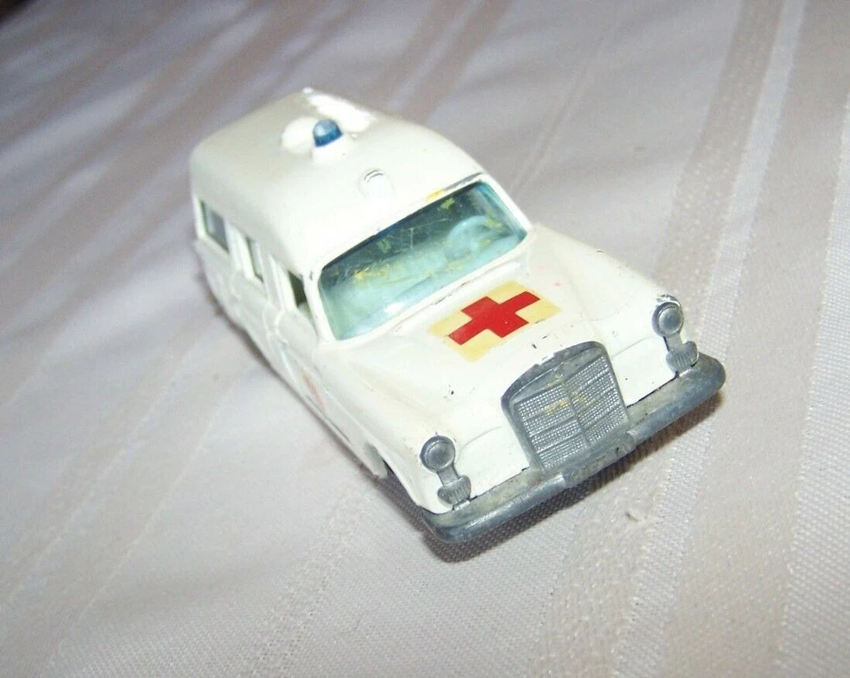 Ambulancia Matchbox King Size K-6 Mercedes Benz Binz 1967 Lesney vintage Foto 2 de 4