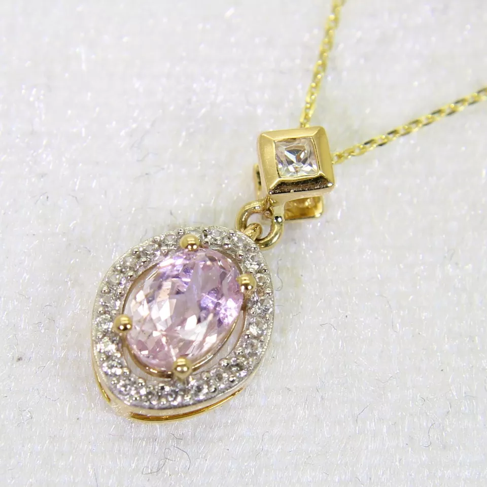 Impresionante collar colgante de oro amarillo de 9 quilates con racimo de circonitas y circonitas Kolum de 18" Foto 3 de 4