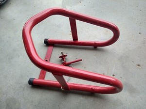 Pingel Removable Motorcycle Wheel Chock Up to 6.5 Inch Tire Width Red