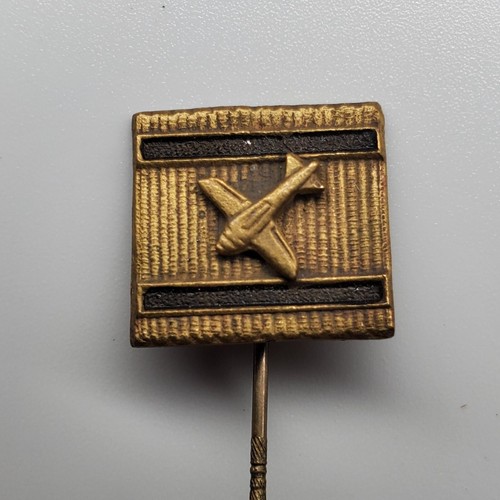 German WW2 Aircraft destruction badge metal stick pin gold color 1957 award old - Afbeelding 1 van 8