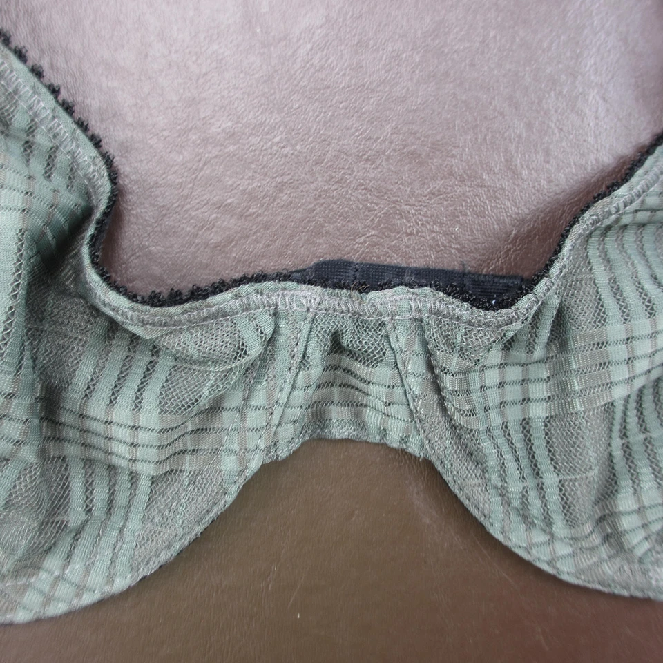 Sujetador Out From Under 36D verde ligeramente forrado con aros cierre ajustable trasero Foto 3 de 4