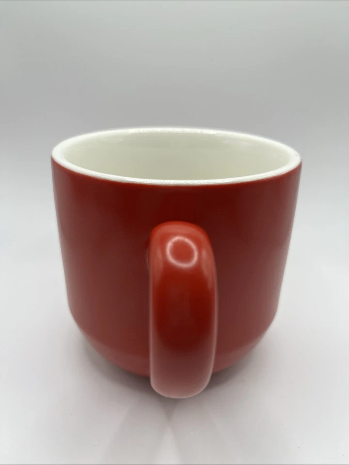 Taza de café Keurig Signature, logotipo de cerámica roja en relieve Foto 2 de 4