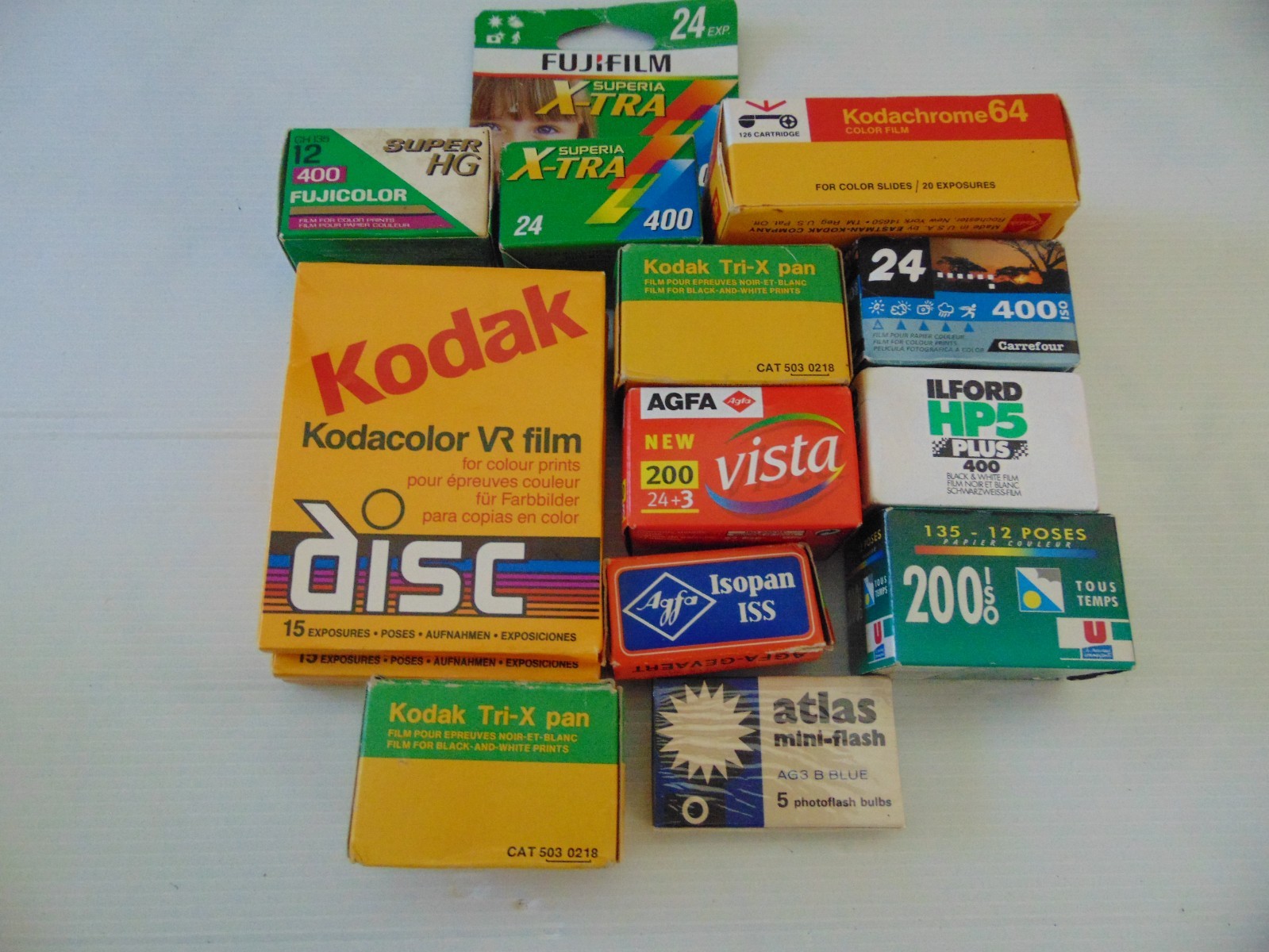 Appareil photo argentique 35mm avec lot de pellicules photo périmées collection