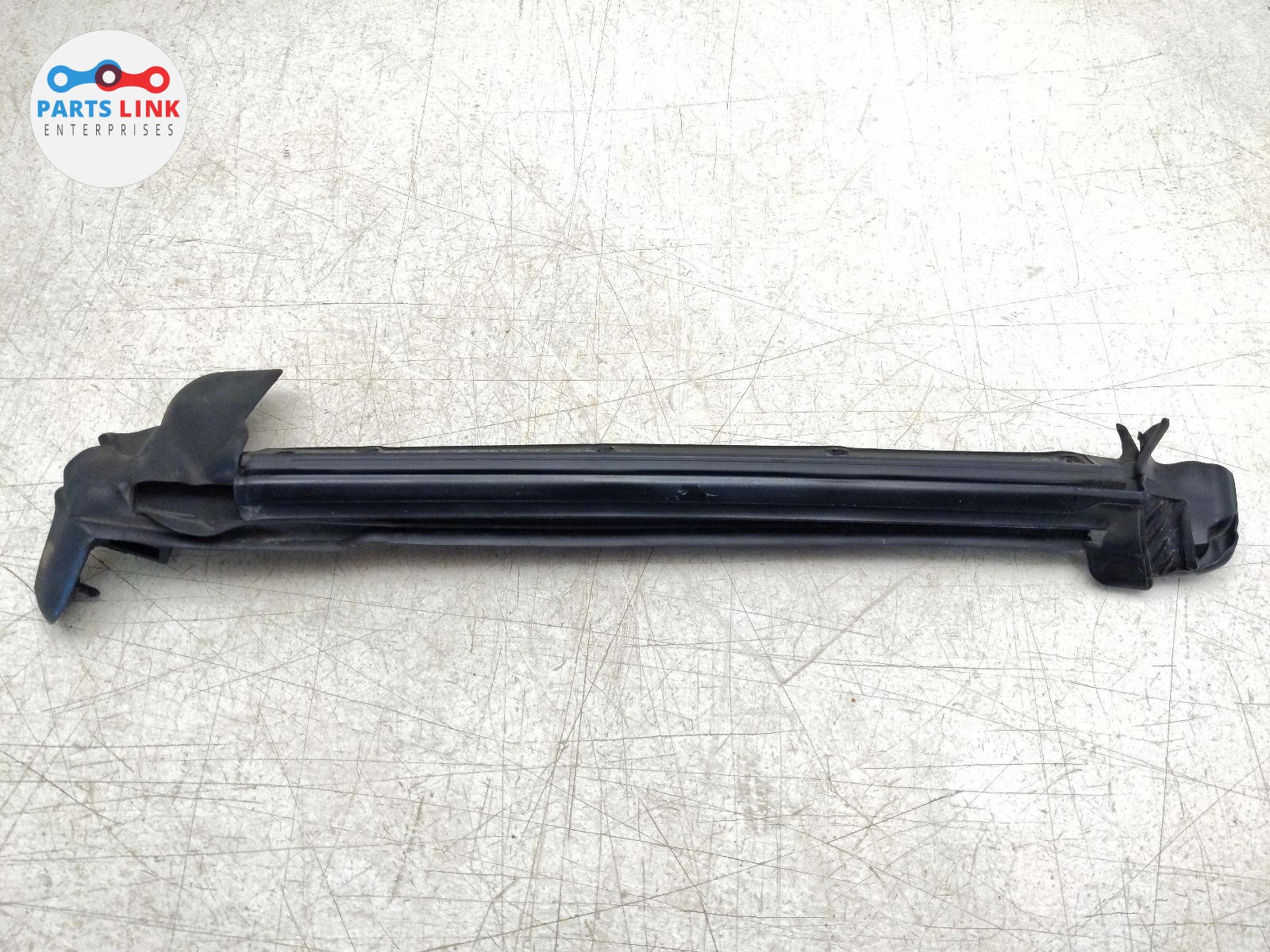 08-14 FERRARI CALIFORNIA REAR RIGHT TRIM BELT GLASS MOLDING QUARTER GASKET F149