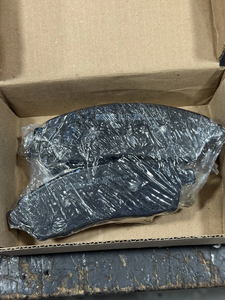 Motorcraft 2WD Ford 99-04 F250 F350 Disc Brake Pads Rear BR-1275 YU2Z-2V200-AA - Image 3 of 3