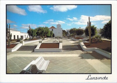 AK Lanzarote Wolkenhimmel Rechteck Städtebau Baum Straßenoberfläche AA07706