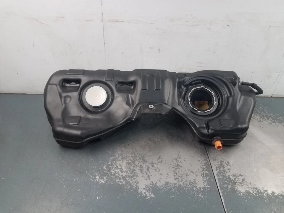 Tanque de combustível 2022 BMW M4 Comp xDrive G82 #3637 G3 - Imagem 4 de 4
