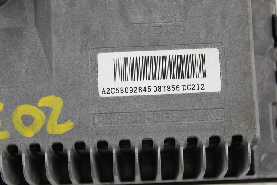 Used Front Center Infotainment Display fits: 2016 Mercedes-benz Mercedes gl-clas - Image 2 of 4