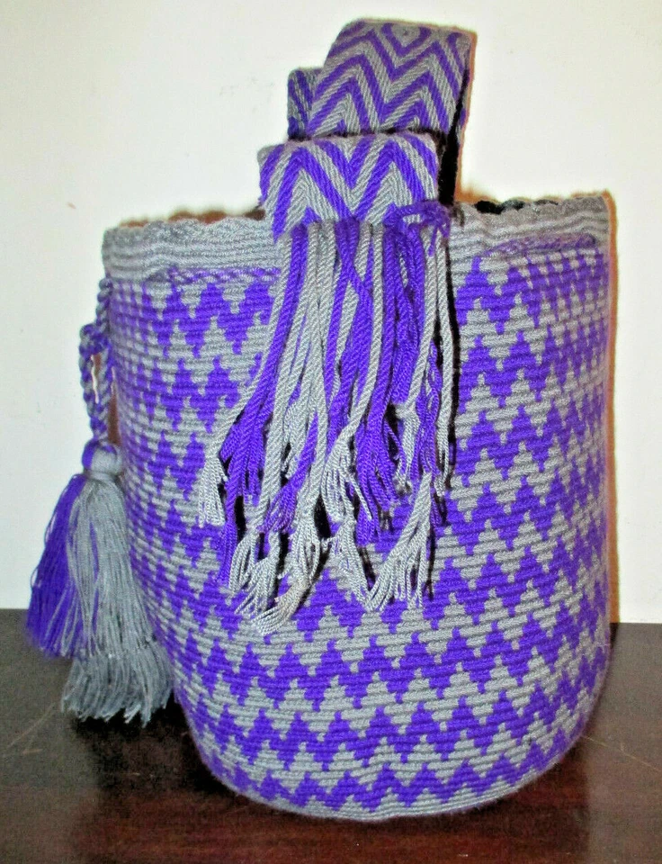 Bolso Wayuu Mochila Bucket Boho Colombia Rioacha Gris Púrpura Suroeste NUEVO 119 Foto 3 de 4