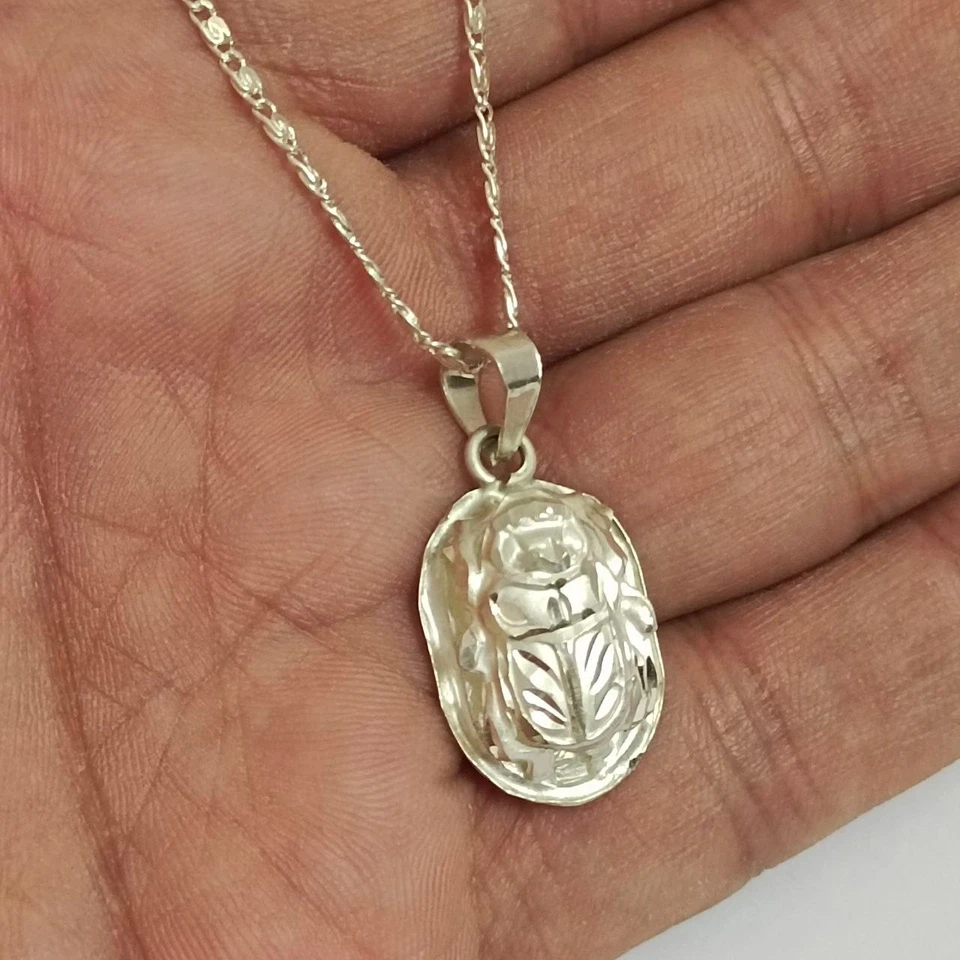 Collar de escarabajo de plata 925 hecho a mano, inspirado en la joyería egipcia antigua Foto 2 de 4