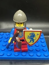 LEGO CASTLE CRUSADER LION MINIFIGURE cas119 FROM 6103 W/ Shield And Axe Halberd