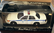 AUTOart 1/18 diecast Ford Crown Victoria, Montreal, Canada police car