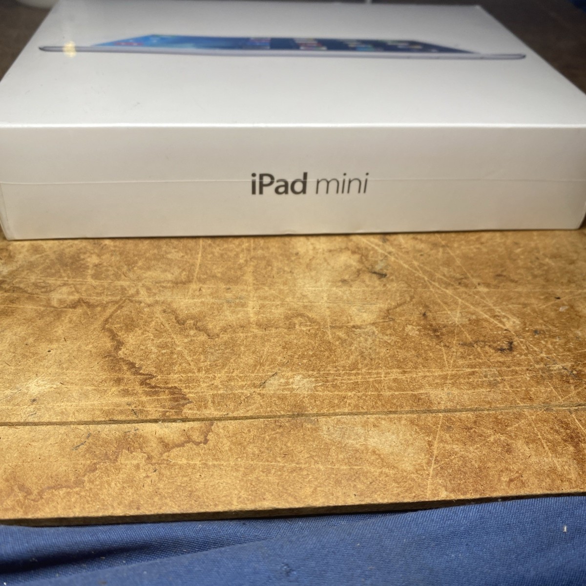 Apple iPad mini 2 A1489 32 GB, Wi-Fi, 7.9 in - Silver/White for