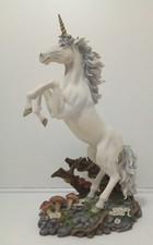 Land of the Fairies & Unicorns Large Unicorn K050 H33cm Base 14x19cm