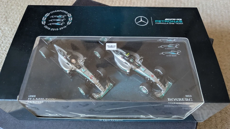 Juego doble Mercedes AMG Petronas 2016 W07 1:43 *RARO* Foto 2 de 4