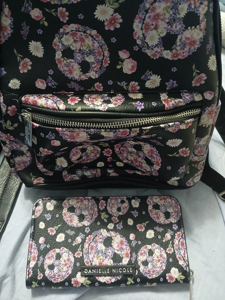 Nightmare Before Christmas Handbag or Backpack With Wallet. - Image 2 of 4