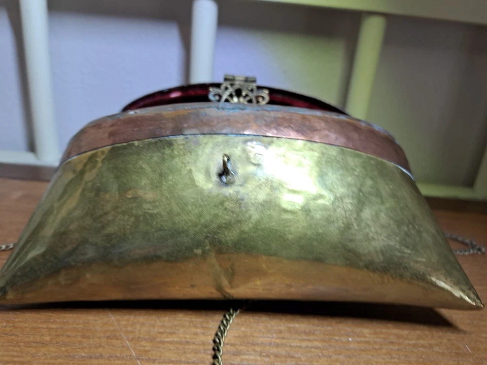 Cartera de almohada vintage años 20-30 latón y cobre Art Deco metal forro de terciopelo rojo Foto 4 de 4