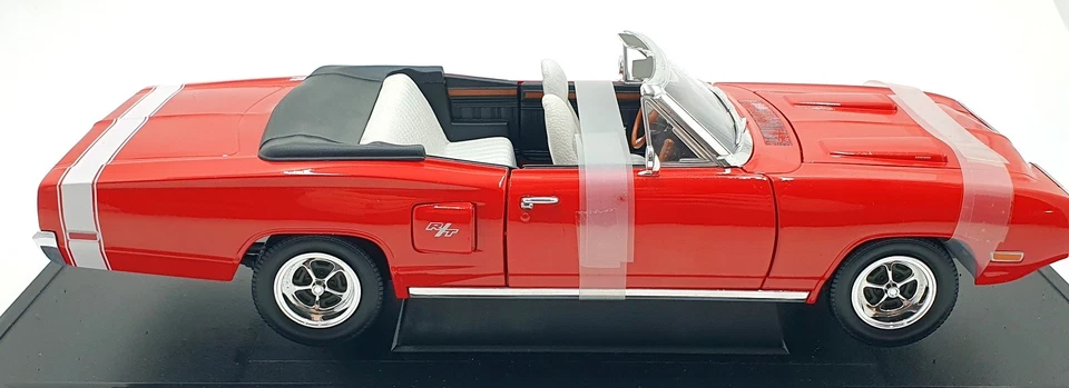 Road Signature 1/18 Scale 92547 - 1970 Dodge Coronet R/T - Red/White - Image 4 of 4