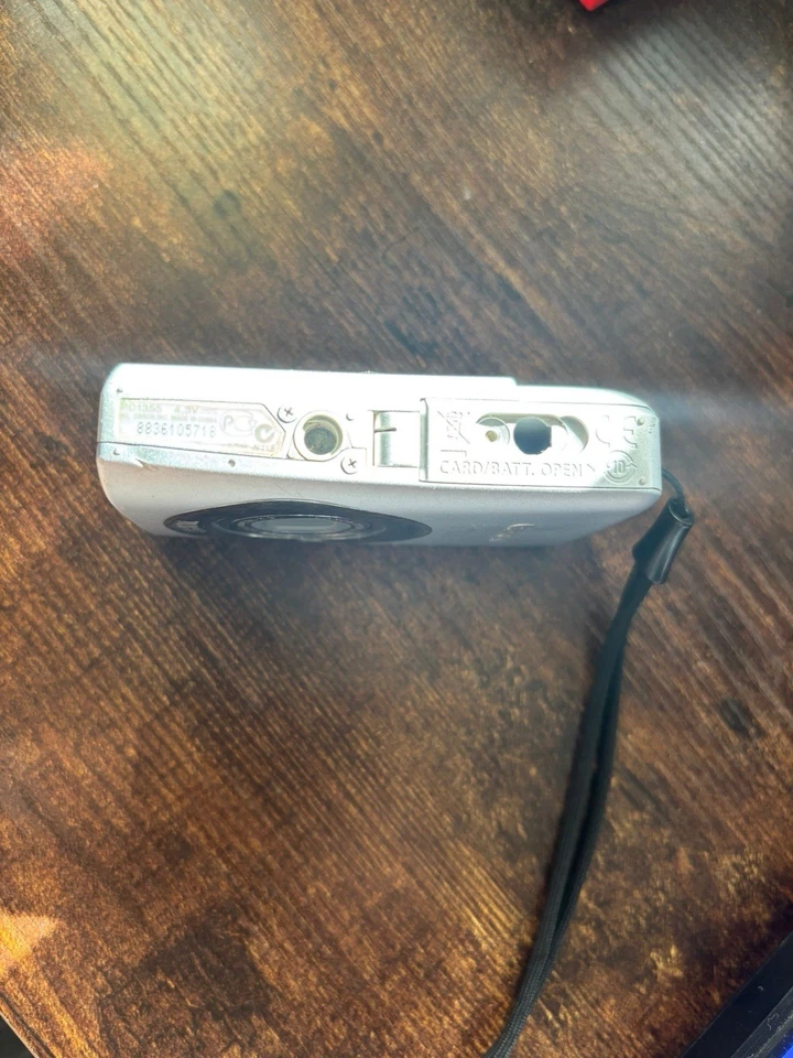 Canon IXUS 95 IS PowerShot 10.0MP Digitalkamera  Silber An Bastler Ersatzteile - Bild 2 von 4