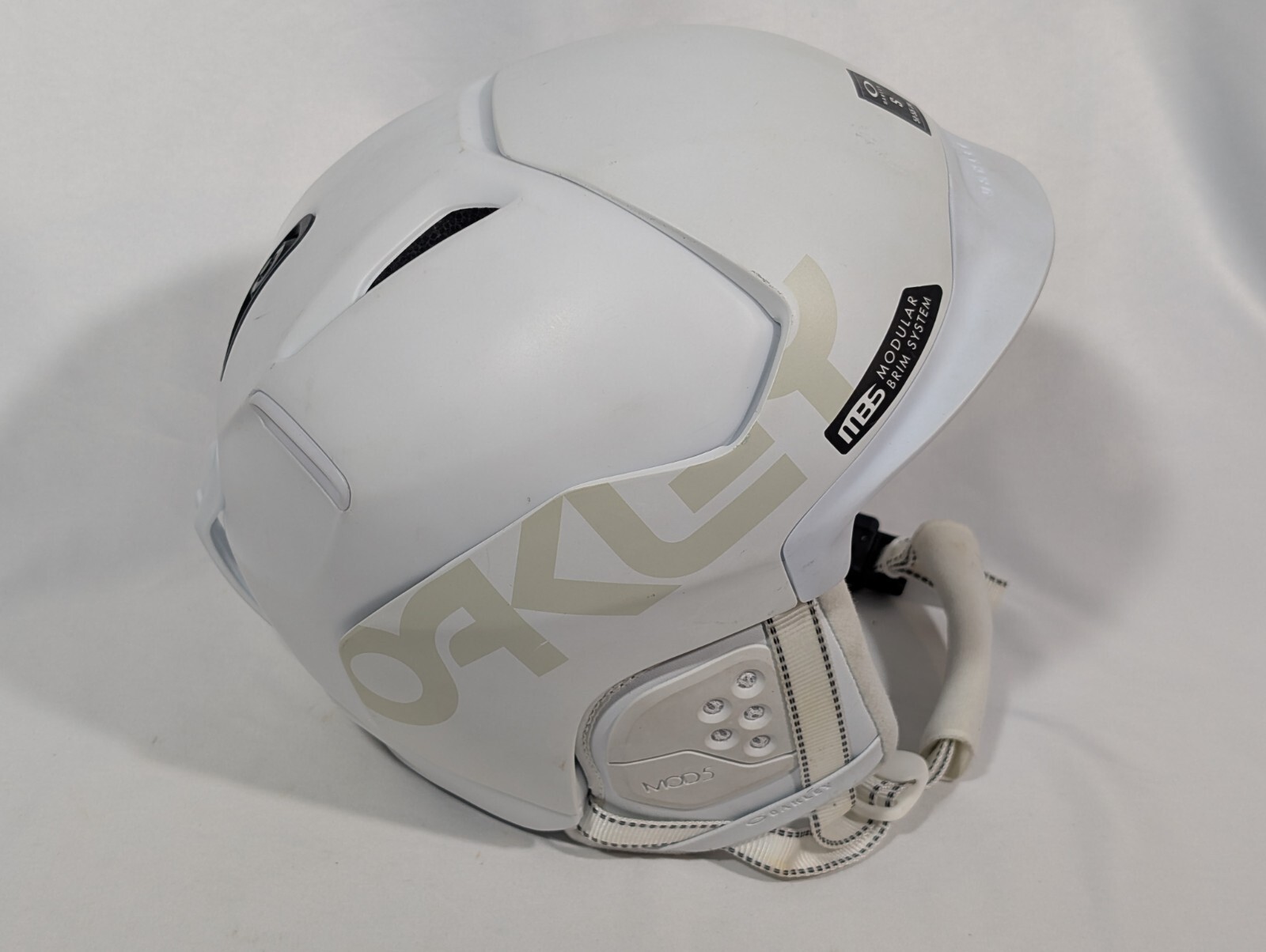 Oakley MOD5 Helmet Size S White Snowboard Ski - Good Condition, Broke Clip
