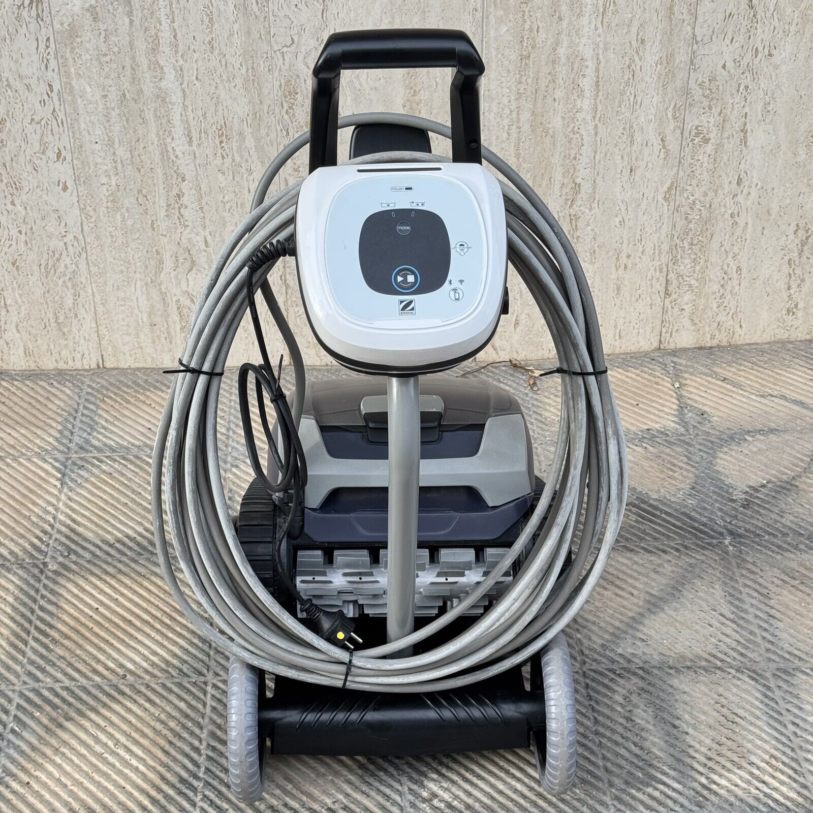 Robot pulitore Zodiac RE 4600 IQ per pulizia piscine dimensione massima 12x6