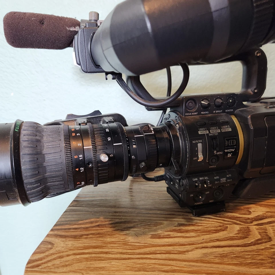 JVC GY-HD250 U ProHD Camcorder w Fujinon th17xbrmu Broadcast Lens Mic + Bundle - Image 3 of 4
