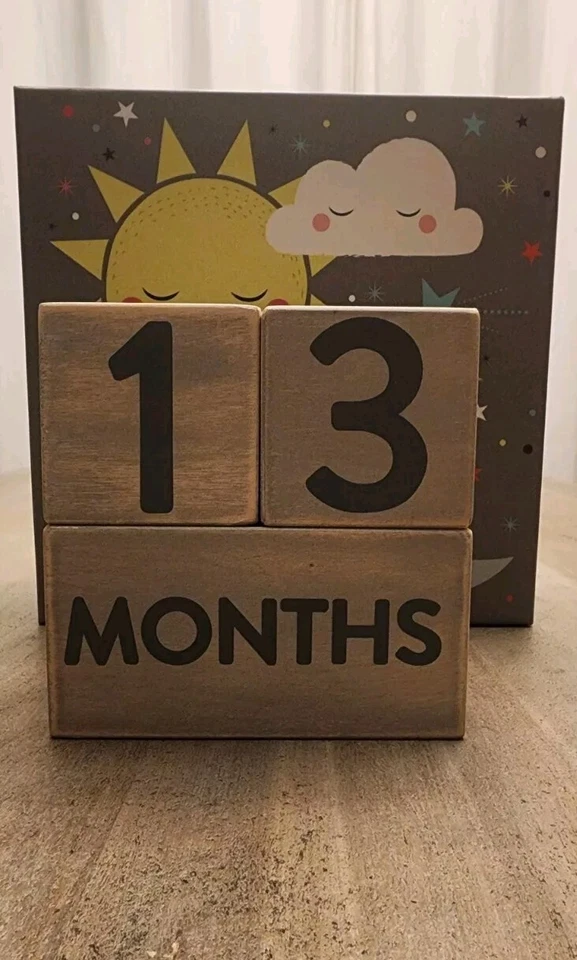 Bloques de edad de hitos de madera accesorio de bebé de género neutro para compartir fotos con... Foto 2 de 4