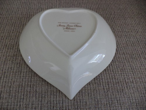 Vintage Mikasa Narumi Japan 82012 Ivory Bone China Handpainted Heart Shaped Dish - Picture 7 of 7