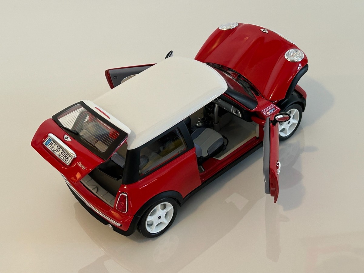 BURAGO 2000 MINI COOPER RED GOLD COLLECTION RED DIECAST MODEL CAR