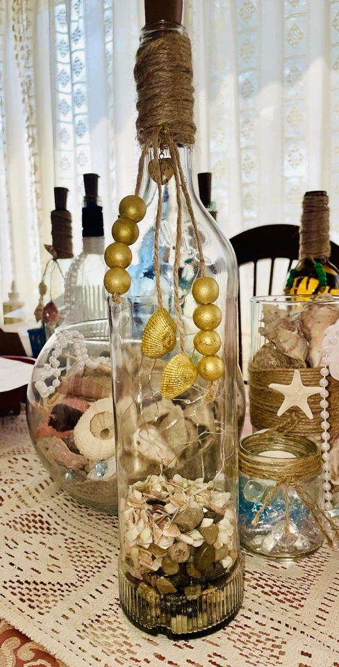 Botella de vino iluminada dorada Foto 2 de 3