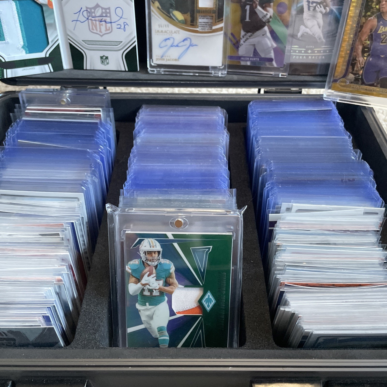 LOT OF 500 SPORTS CARDS! NUMBERED, BOOKLET, PATCH, AUTOS CRAZY DEAL! CRAZY CARDS view 6
