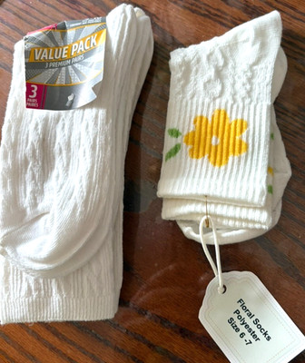 Socks  white 3 pair cotton and polyester and one pair polyester new