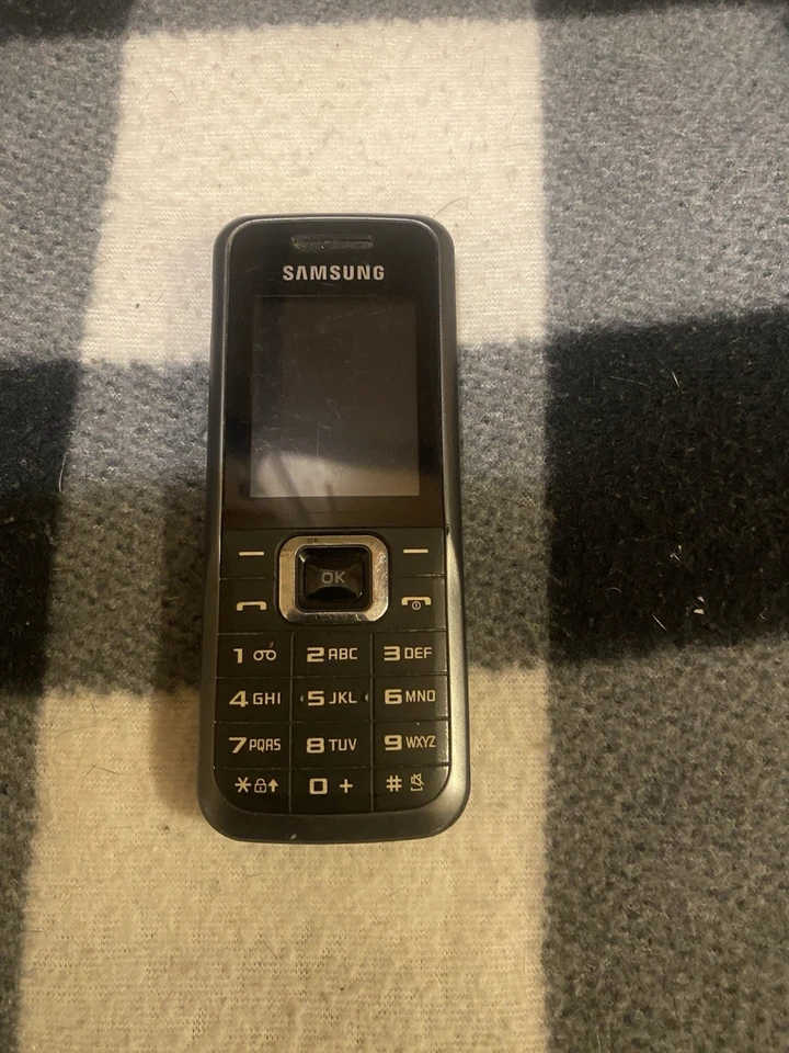 Samsung E2100B Black O2, photo 3 of 4
