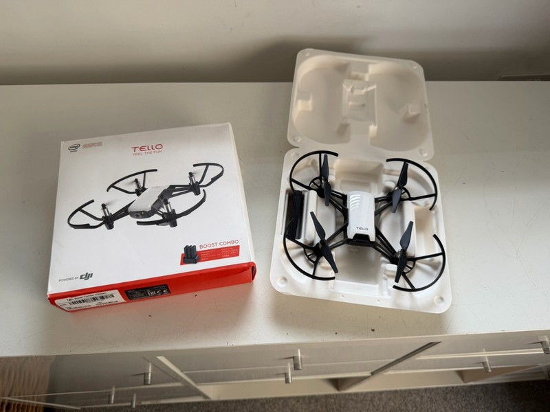 DJI Tello Drone Quadcopter Camera Drone White/Black With 2 Batteries