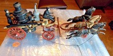 VINTAGE CAST IRON FIRE ENGINE WITH 3 HORSE DRAWN PUMP WAGON WITH 3 FREE FIGHTERS
