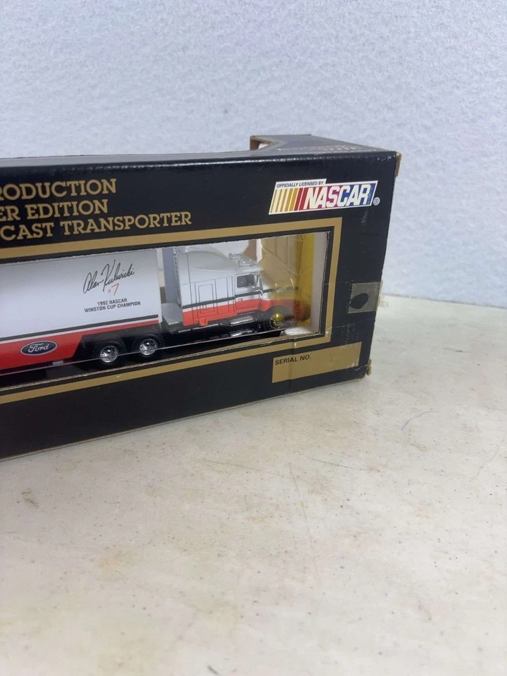 CAMPEONES DE CARRERAS NASCAR ALAN KULWICKI 1/64 TRANSPORTADOR HOOTERS 1993/7500 Foto 4 de 4