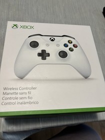 Xbox One Original Console 8 Piece Bundle NO KINECT