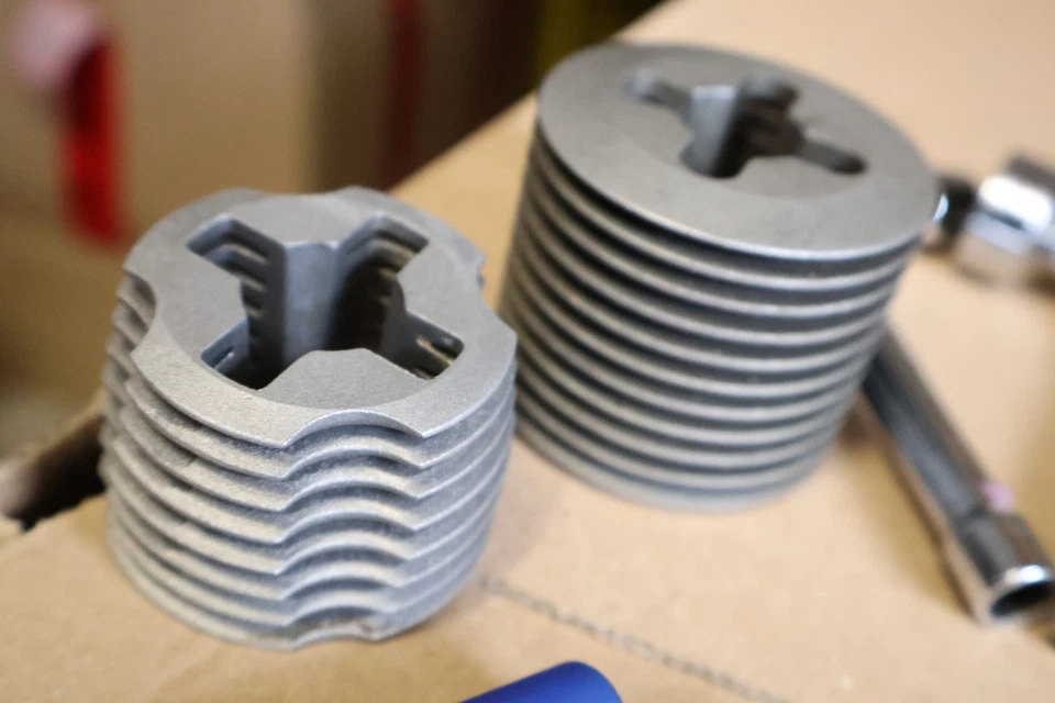 HPI 1:10 RS4 Nitro Ersatzteile Kühlkörper Federn etc - Bild 2 von 3