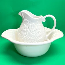 VTG Pfaltzgraff Stoneware Pottery White Lg Pitcher & Water Basin Floral 3D READ