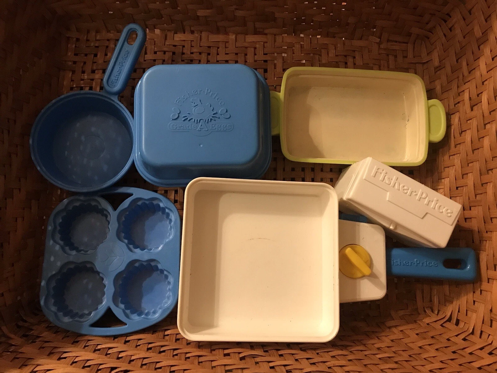 Vintage Fisher Price SUPER SKILLET Egg Carton Casserole Dish Fry Pan Muffin Tin