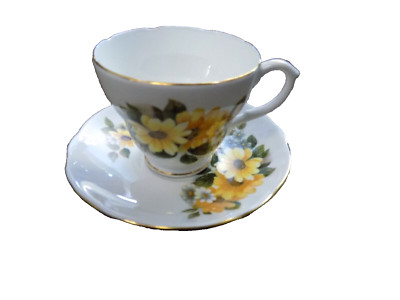 Vtg Duchess Yellow White Daisies Tea Cup & Saucer Gold Trim Bone China England