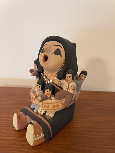 Native American Storyteller with Designs and 6 Children Signed DL Jemzez - Picture 16 of 16