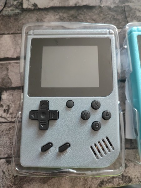 CONSOLA RETRO GameBox Plus VIDEOJUEGOS 8 BIT PORTÁTIL HD 400 JUEGOS CLÁSICOS