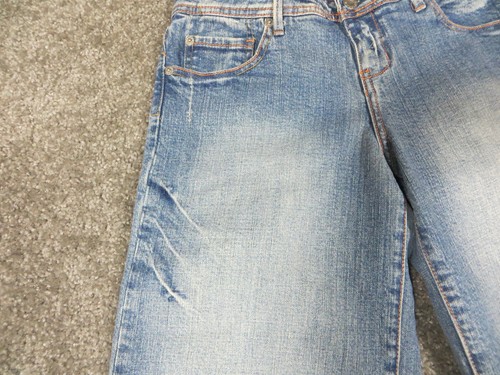 GUESS Jeans Faded Denim Wide Leg Capris w/Det Stitching, Frayed Ends, Size 28 - Picture 3 of 12